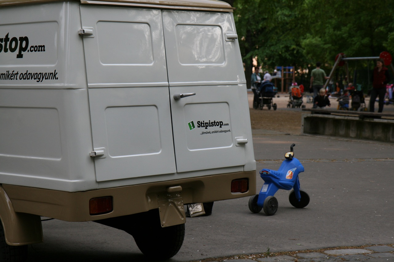Illustration for article titled The Piaggio Ape: Buzzing About in Europe’s Cutest Truck